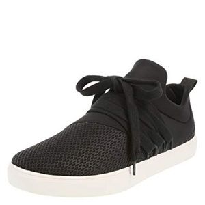 Brash tennis shoes in black